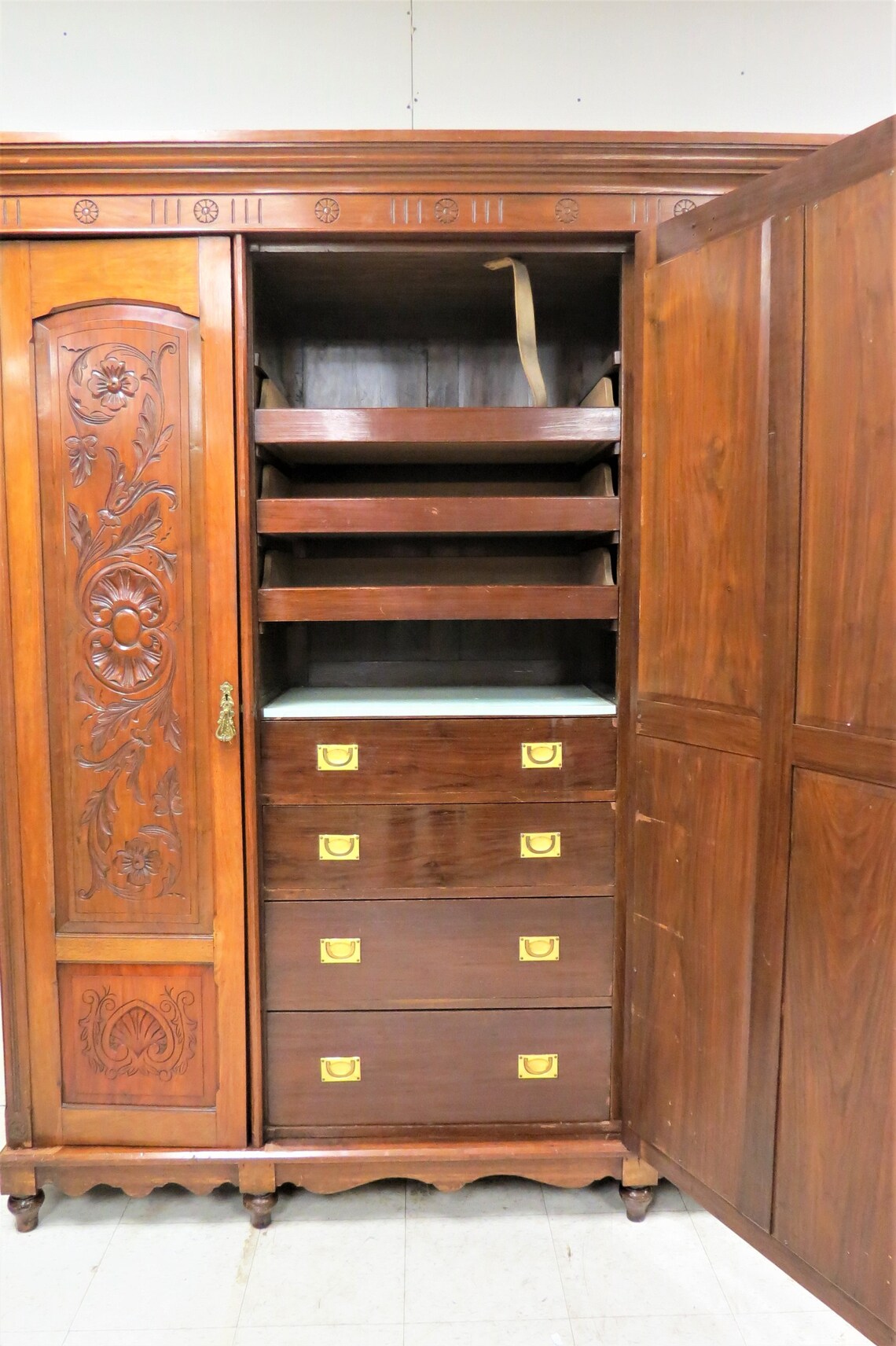 Armario antiguo / Increíble inglés relieve tallado triple Etsy