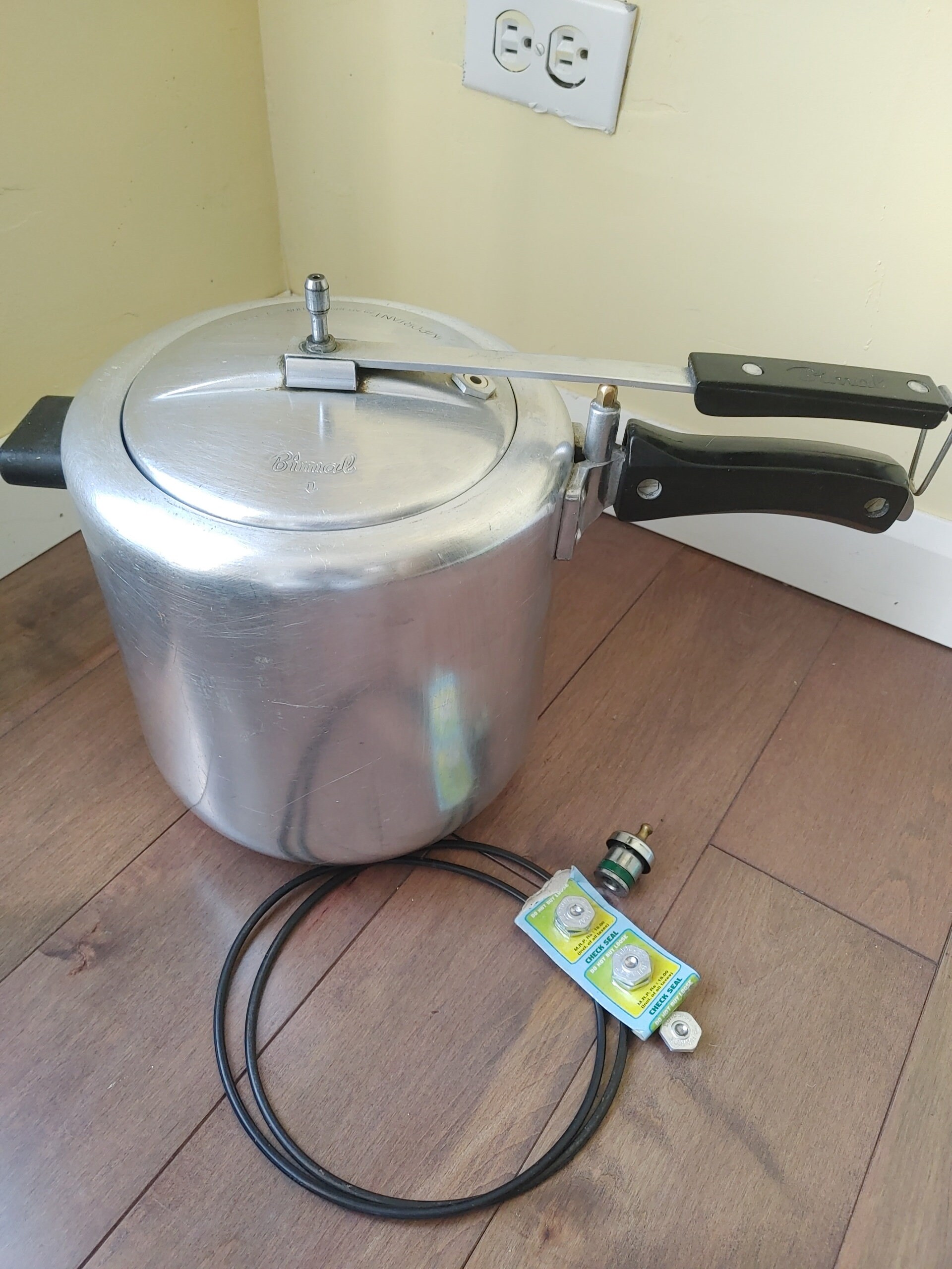 Vintage pressure cooker hotsell