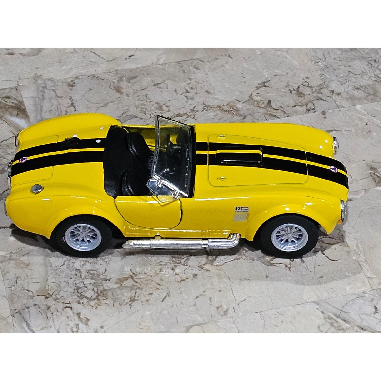 【K-322】【中古】ショーン・スカリー The Shape of Ideas Kinsmart 1965 Shelby Cobra 427 S/C Yellow Black Stripes 1/32