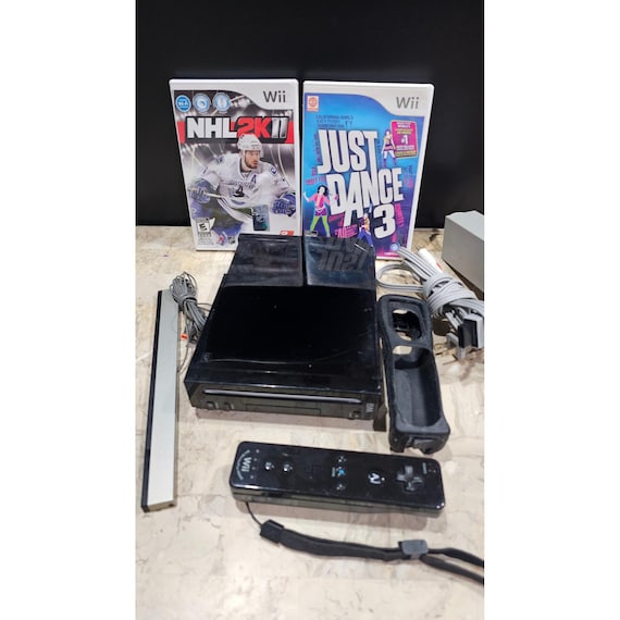 Nintendo Wii RVL 001 Console Bundle With Controllers Games and