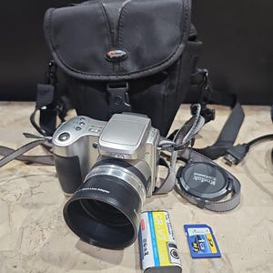 Kodak Easyshare Z650 6.1 MP Digital Camera with 10x Optical Zoom - Silver