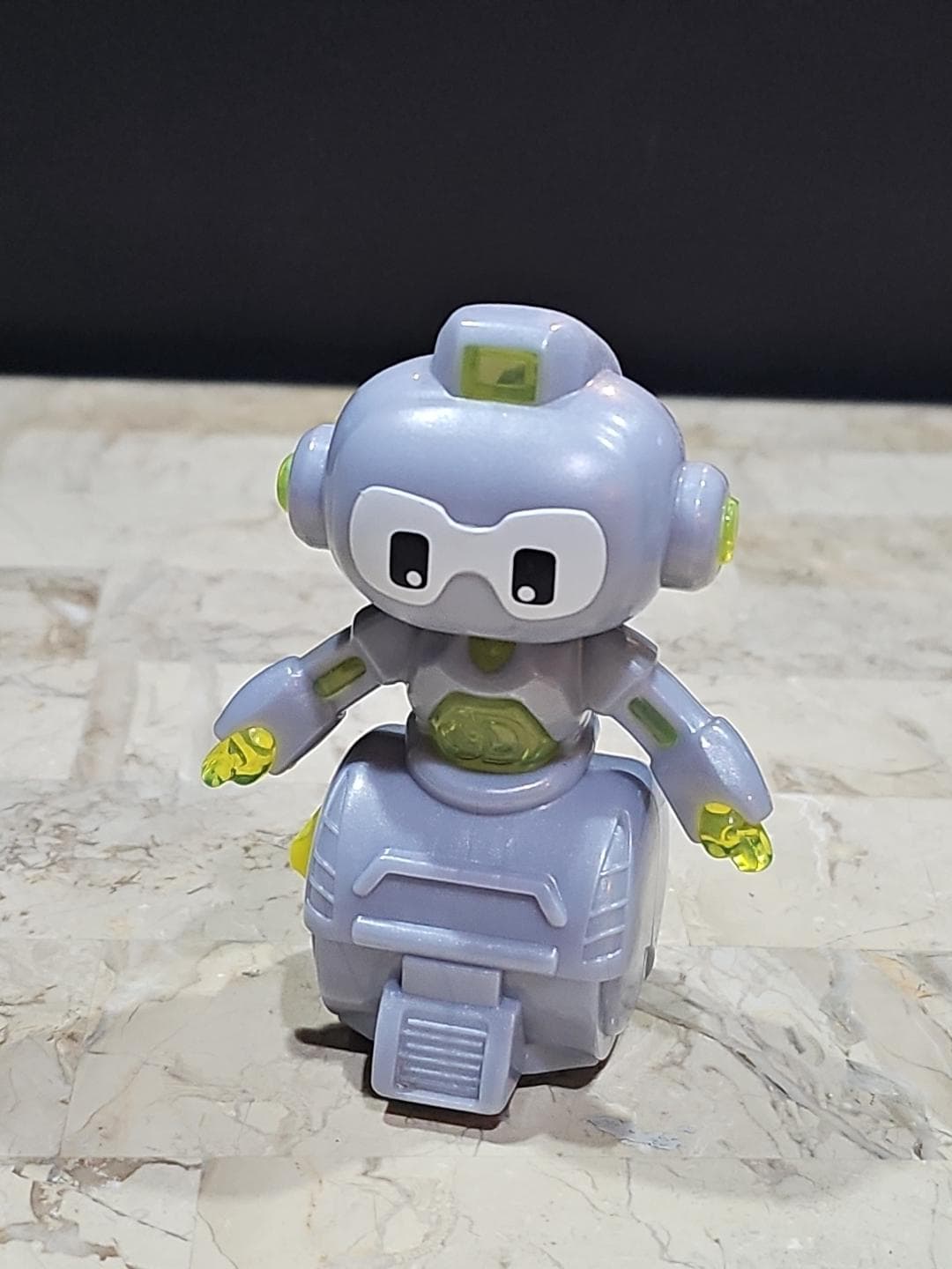 Juguete robot Discovery Mindblown de pulgadas de la Cajita Feliz