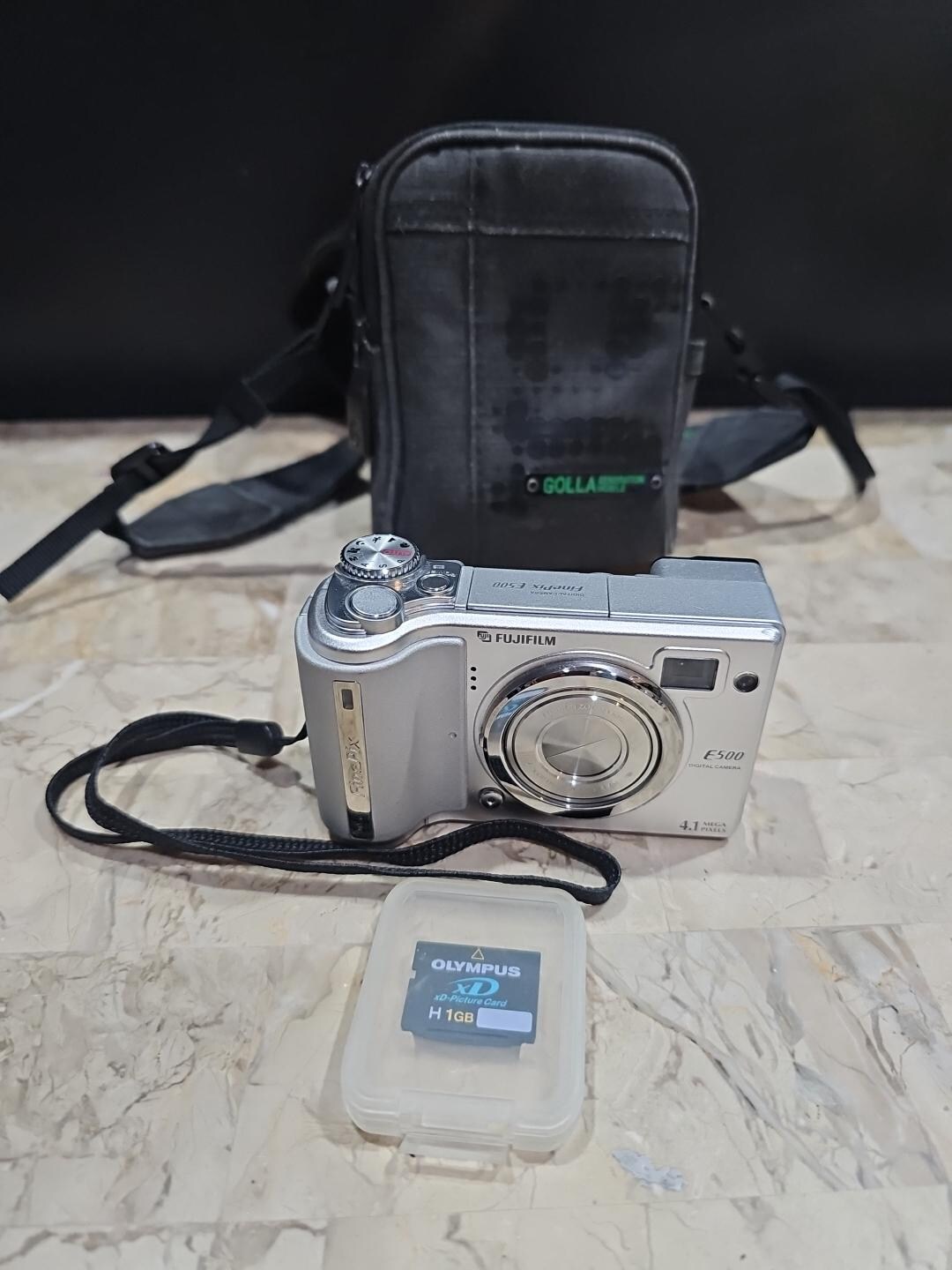 Fujifilm E500 コンパクトデジタルカメラ 富士フイルム FinePix 4.1MP スーパーCCD コンパクトポップアップ