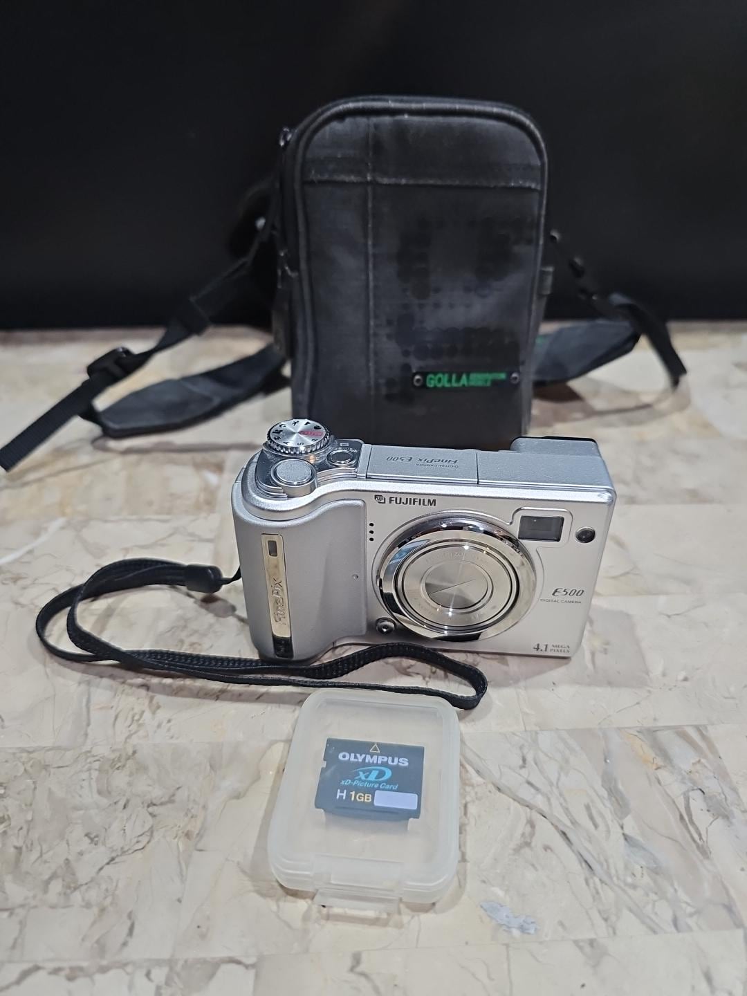 富士フイルム FinePix 4.1MP スーパーCCD コンパクトポップアップ