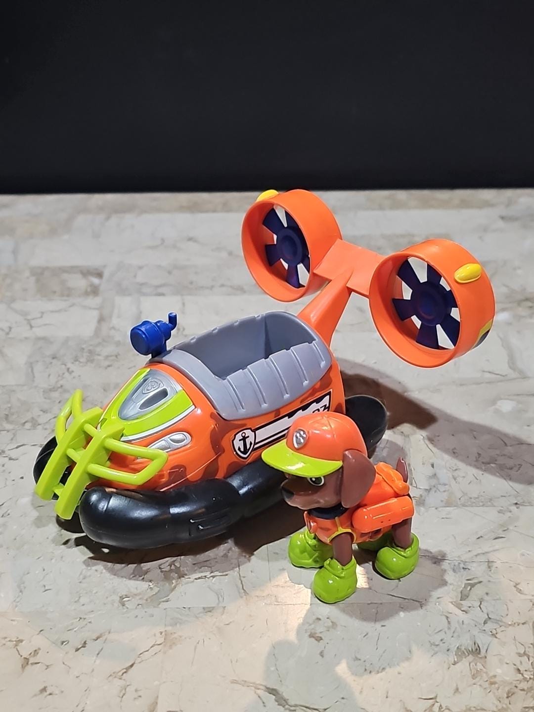 Paw Patrol Zuma Jungle Rescue - Jungle Hovercraft Vehicle & Figure