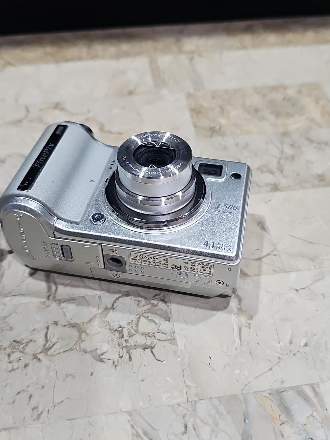 富士フイルム FinePix 4.1MP スーパーCCD コンパクトポップアップ