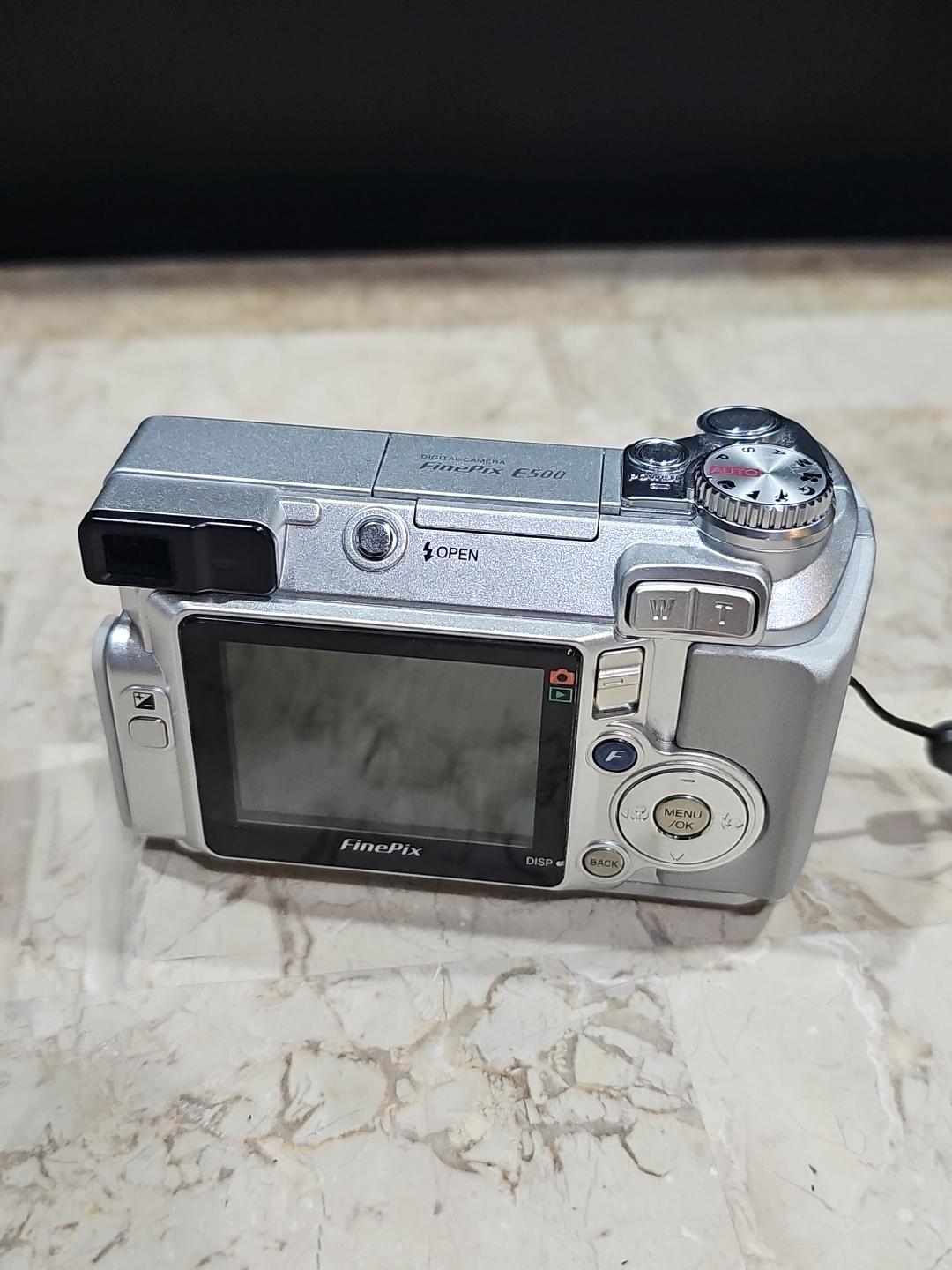 富士フイルム FinePix 4.1MP スーパーCCD コンパクトポップアップ