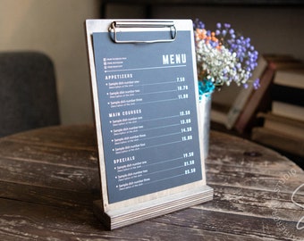 Menuhouder houten tafel: restauranttafeldisplay met stalen clip