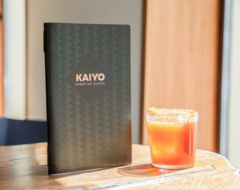 Funda de menú de cuero negro: Libro de menús de restaurante personalizado con banda elástica.