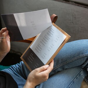 Menu holder for cafe tables, holding 1 to 5 printed sheets of regular-weight paper