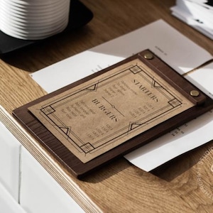 Okładki na menu do restauracji, tablice na menu do kawiarni i barów, drewniane uchwyty na menu, teczki na menu na stół, rękawy na menu, księga gości weselnych, drewniane podkładki pod notatki
