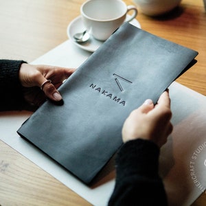 Porta menù, Porta menù, Porta menù in pelle, Menù ristorante, Cartella menù, Libro menù, Design porta menù, Porta menù, Porta menù a doppia piega