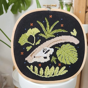 Parasaurolophus skull cross stitch pattern PDF, dinosaur cross stitch