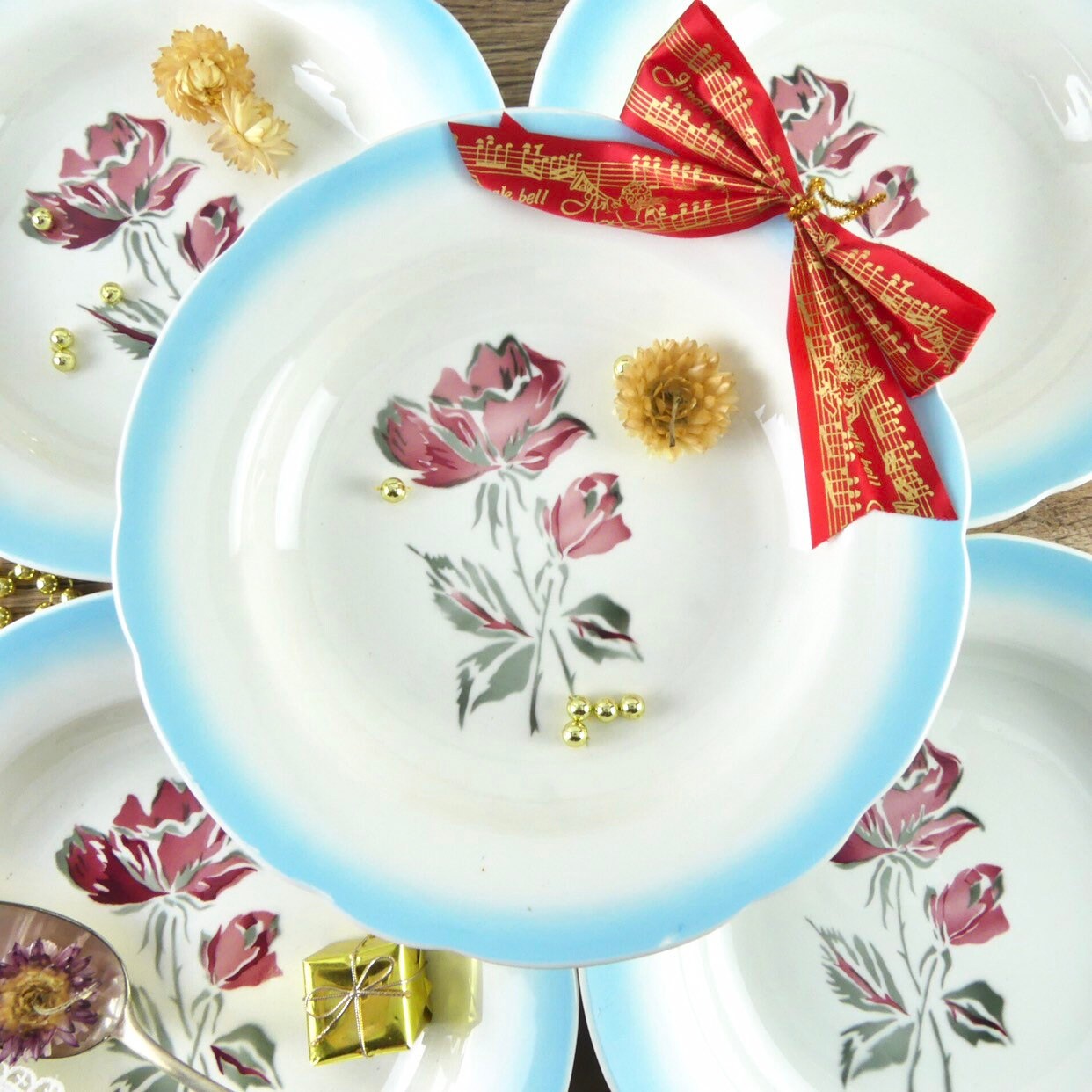 2 hollow plates Digoin Richelieu flower, vintage soup plates, salad