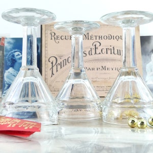 7 French bistro glasses from the 1930s, Parisian bar glasses, old small liqueur or cooked wine glasses, vintage aperitif glasses