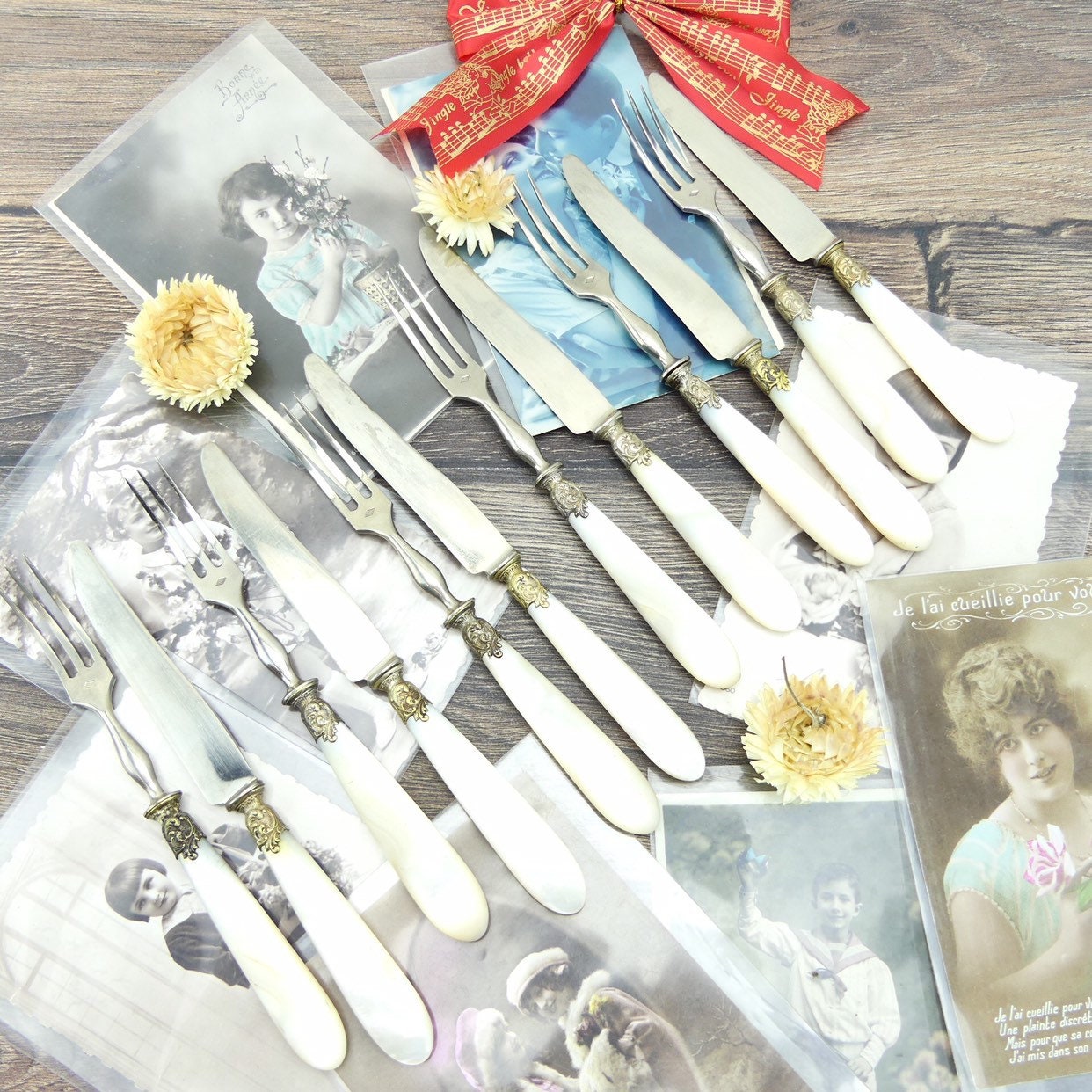 Pearl dessert cutlery, 6 dessert knives and 6 dessert forks