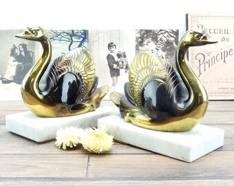 Paire de serre-livres cygnes en laiton de style Hollywood