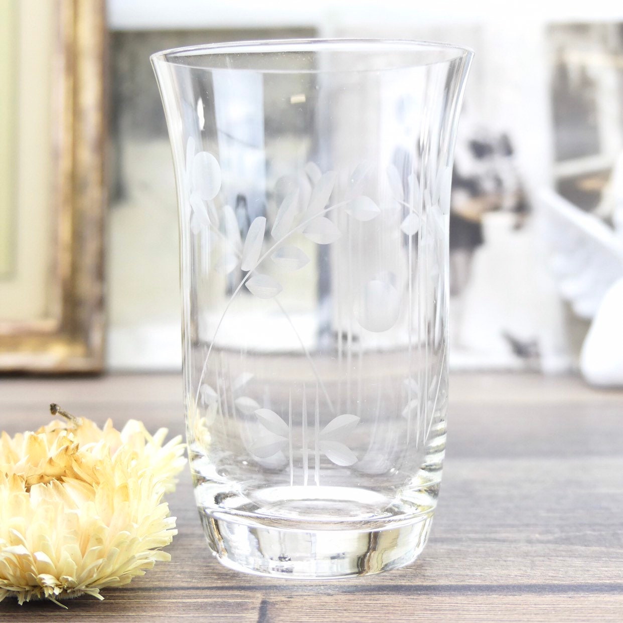 5 small crystal glasses, liquor glasses decorate leaves