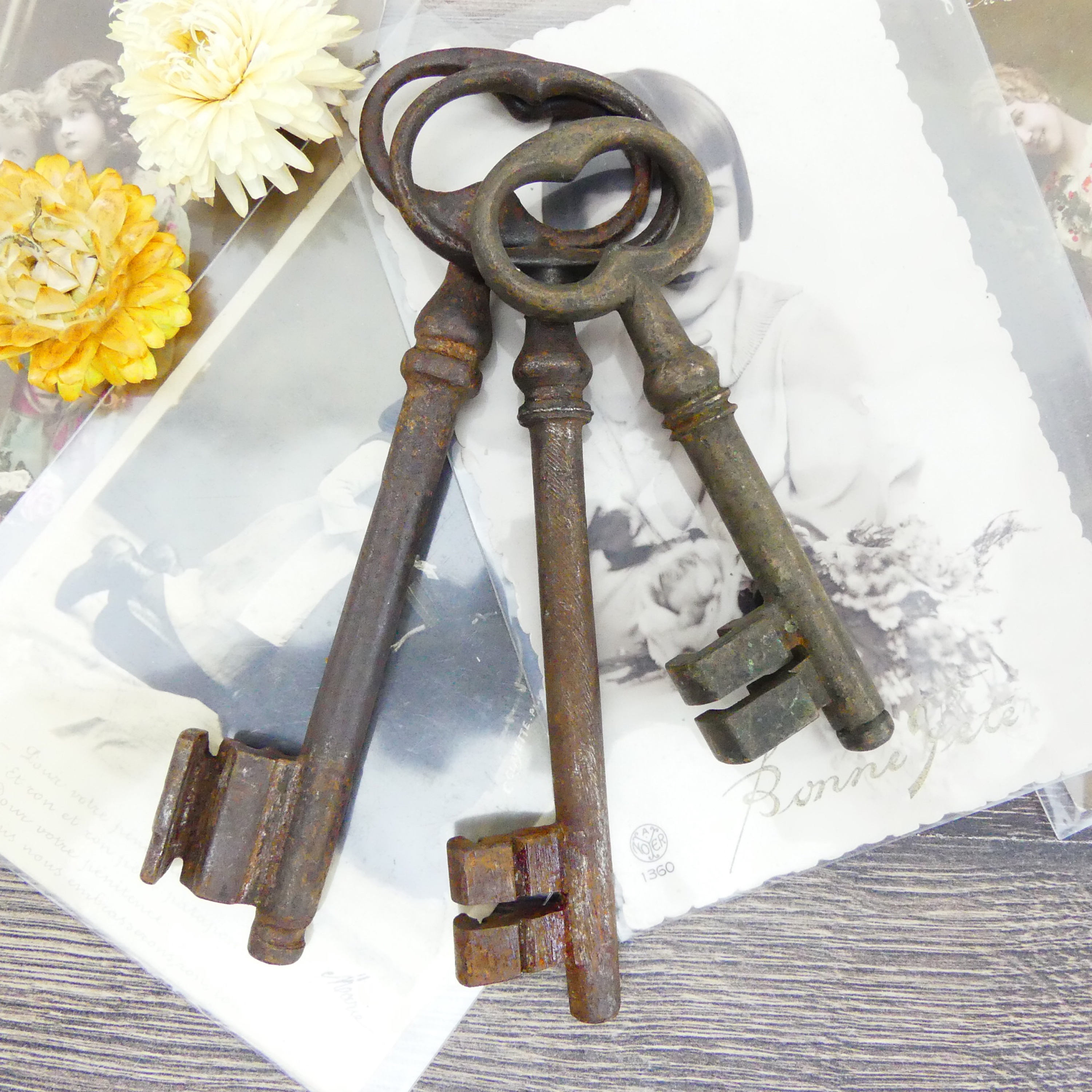 Large keys Set of 3 keys 18th Century Old keys French keys