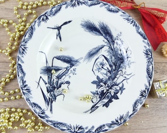 Assiette à soupe française 19e siècle Choisy le Roi HB terre de fer, décor d’insectes et de fleurs, assiette française fleurs bleues