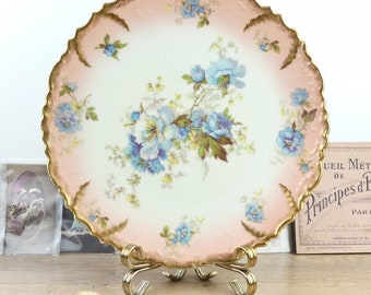 Large plat français rose et or vintage shabby chic, grande assiette murale, plat rond centre de table fleurs bleues