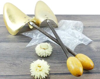 Antique Shoes forms - Shoe Lasts - shoetrees - French shoes forms - Antique chic - Shabby chic - Cobblers forms - Gold Club - Chic shoe form