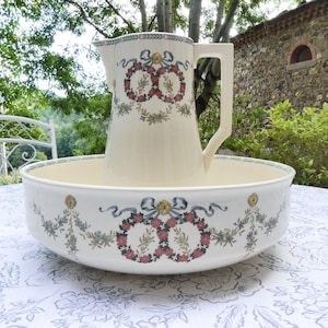 French jug and bowl Sarreguemines Amélie 19th century, Louis XVI style knotted pitcher, antique toilet bowl, bathroom