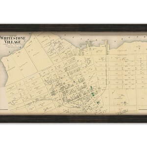 Puede incluir: Un mapa antiguo de Whitestone Village, ciudad de Flushing, Queens en 1875. El mapa muestra calles, edificios y límites de propiedad. El mapa está impreso en blanco y negro sobre papel crema.