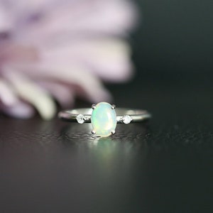 Élégant 5-7mm Anneau de fiançailles ovales, 14k Bague de fiançailles en or massif,3 Pierres Anneau d&#39;opale, Anneau de mariage d&#39;or de rose, anneau d&#39;anniversaire, anneau de gems