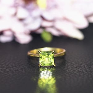 August Birthstone Ring, farbige echter Peridot-Ring, Prinzessin Peridot Verlobungsring, gelb massiv 14 K Gold Ring, Ehering Geburtstagsgeschenk