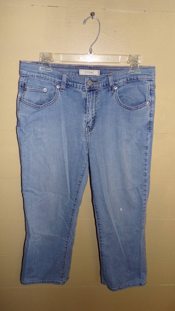 womens levi capris