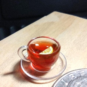Taza de té en miniatura con limón a escala 1:12 para fiestas de té en casas de muñecas