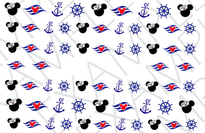 Puede incluir: Un fondo blanco con un patr&oacute;n repetitivo de iconos n&aacute;uticos azules y rojos. Los iconos incluyen una cabeza de Mickey Mouse con un sombrero de capit&aacute;n, un tim&oacute;n, un ancla y una ola roja y azul con una cabeza de Mickey Mouse en el centro.