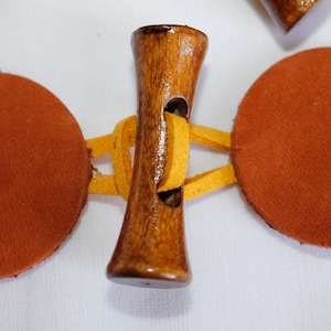 Toggle fastener 1 set, toggle button, wooden button with real leather, for bags brown/yellow