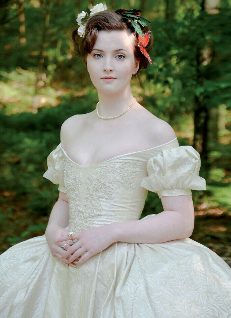 Dress Madame with lace-up back Costume McCalls Sewing Pattern M7885
