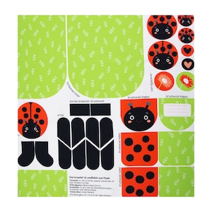 Könnte beinhalten: Eine Nähvorlage für einen Marienkäfer-Rucksack mit Anleitungen zum Nähen des Rucksacks, der Träger und einer Klappe. Das Schnittmuster enthält ein Marienkäfer-Design mit roten und schwarzen Akzenten.