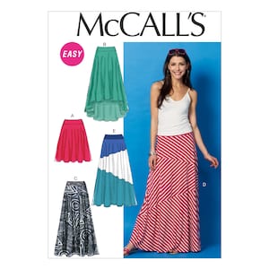 Op de afbeelding: McCall's Easy naaipatroon voor vijf verschillende rokken. Het patroon bevat een high-low rok, een gelaagde rok, een rok met een geometrische print, een gestreepte rok en een effen rok.