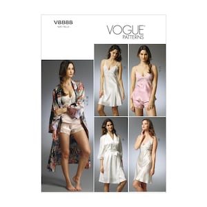 Könnte beinhalten: Vogue Patterns Schnittmuster V8888 für eine Robe, ein Nachthemd und ein Pyjama-Oberteil und -Shorts. Das Schnittmuster umfasst fünf verschiedene Stile, alle in weiß oder rosa Satin.