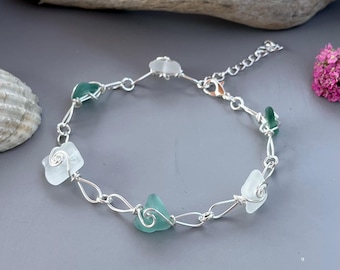Pulsera de cristal marino hecha a mano: Joyería playera envuelta en alambre de plata - Cadena de extensión