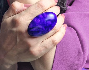 Gedurfde dikke statementring, ovale paarse grote ringen voor vrouwen, eigentijdse sieraden van polymeerklei, grote cocktailring