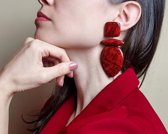 Lichtgewicht lange bungeloorbellen voor vrouwen, handgemaakte grote bordeaux statement oorbellen, groot gewaagd eigentijds polymeerklei sieraden cadeau