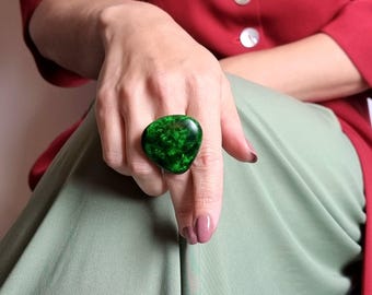Dikke groene statementring, unieke grote ringen voor vrouwen, eigentijdse sieraden van polymeerklei, grote cocktailring