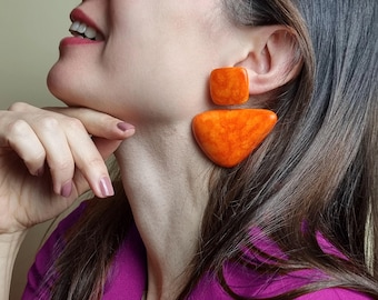 Oranje statement hangoorbellen voor vrouwen, grote gewaagde eigentijdse sieraden van polymeerklei