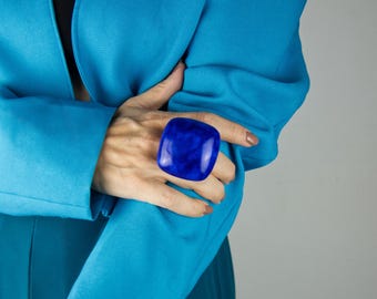 Bague tendance bleu cobalt, grosses grosses bagues pour femme, bijoux contemporains en pâte polymère, grande bague de cocktail carrée