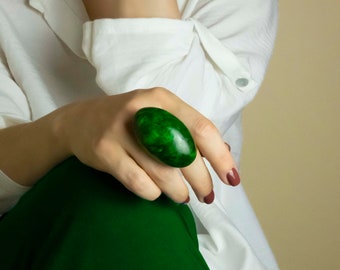 Bold chunky statement ring, oval green big rings for women, contemporary polymer clay jewelry, large cocktail ring