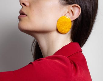 Gele lichtgewicht ovale oorstekers voor vrouwen, handgemaakte grote statement-oorbellen, groot, gewaagd, eigentijds polymeerklei-sieradencadeau