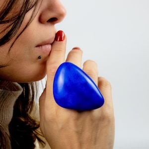 Big blue statement ring, huge bold rings for women, oversized contemporary polymer clay jewelry, chunky large cocktail ring