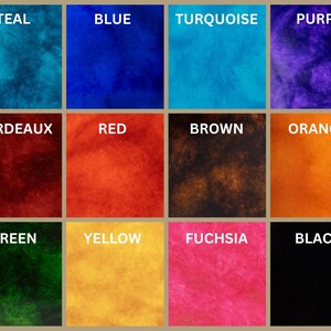 Op de afbeelding: Een raster van twaalf vierkante kleurvlakken met gestructureerde patronen. De gelabelde kleuren zijn teal, blue, turquoise, purple, bordeaux, red, brown, orange, green, yellow, fuchsia en black, elk met de naam in witte tekst.