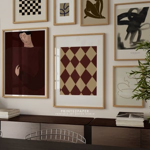 Opere d'arte da parete della Galleria Contemporanea, Set di 7 stampe, Arte da parete STAMPABILE, Toni neutri bordeaux, Arredamento moderno e contemporaneo, su Prints2paper