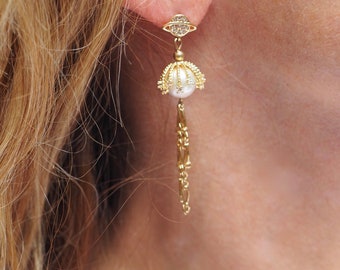 White pearl earrings, gold earrings, pearl gold earrings, pearl drop earrings, gold drop earrings, gold post earrings, pearl post earrings